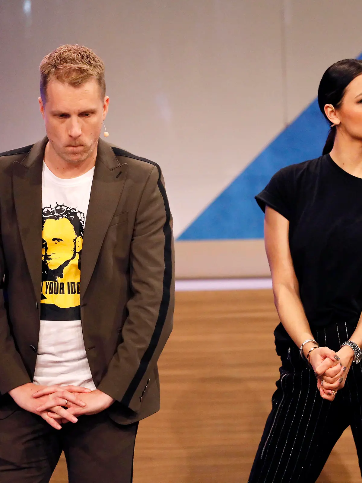  Oliver Pocher mit Ehefrau Amira Pocher in der RTL-Live-Show Pocher vs. Wendler - Schluss mit lustig in den NOBEO Studios. Köln-Hürth, 01.03.2020 *** Oliver Pocher with his wife Amira Pocher in the RTL live show Pocher vs Wendler End with funny in the NOBEO Studios Cologne Hürth, 01 03 2020 Foto:xC.xHardtx/xFuturexImage