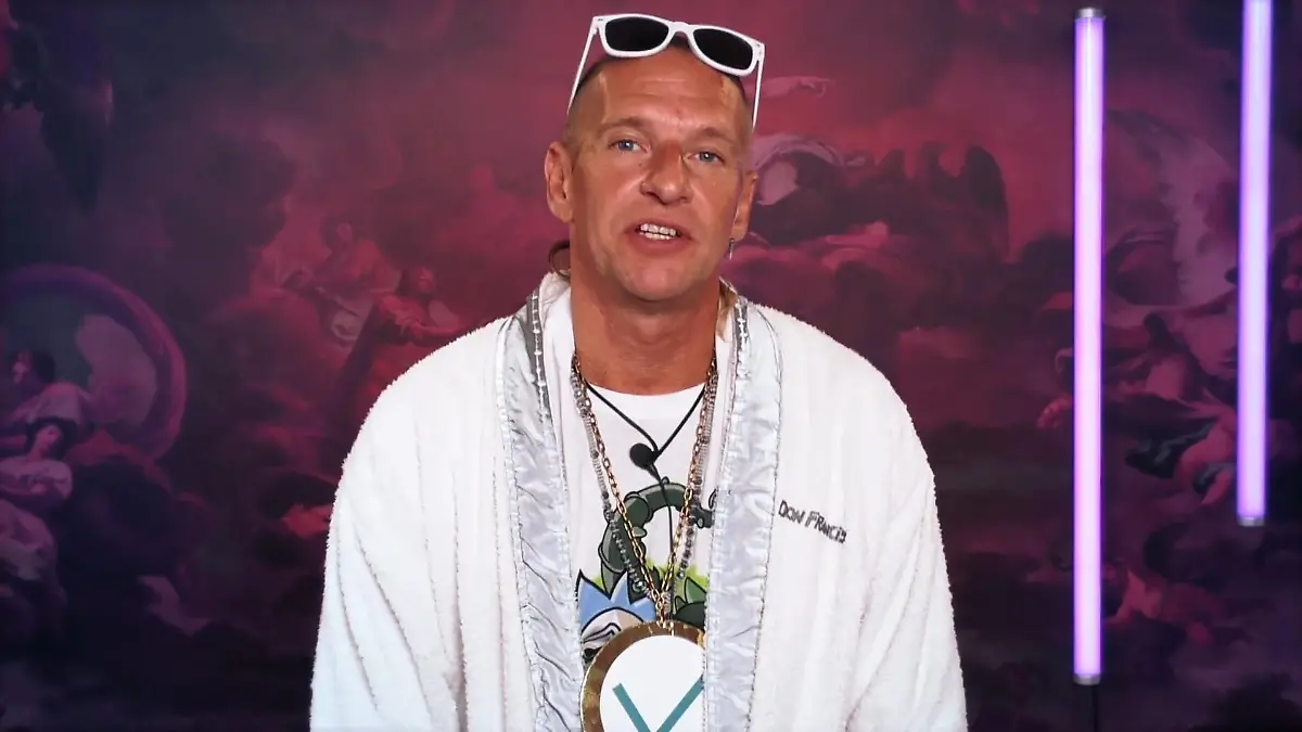 Party-Papst Don Francis weiß, wie man ordentlich feiert "Like Me - I'm Famous"