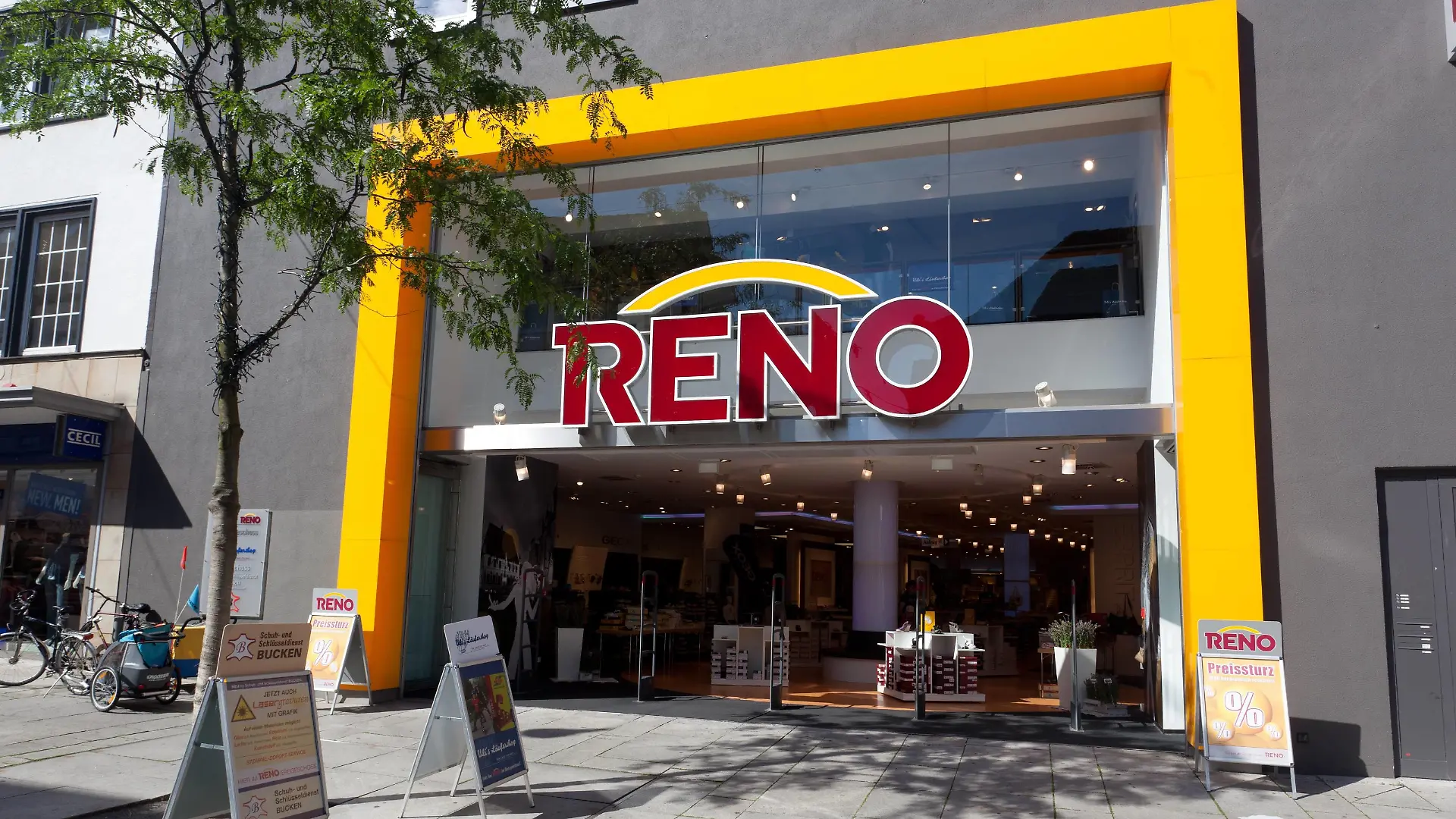 Deutschland, Osnabrück: Flagshipstore der Reno Fashion & Shoes GmbH