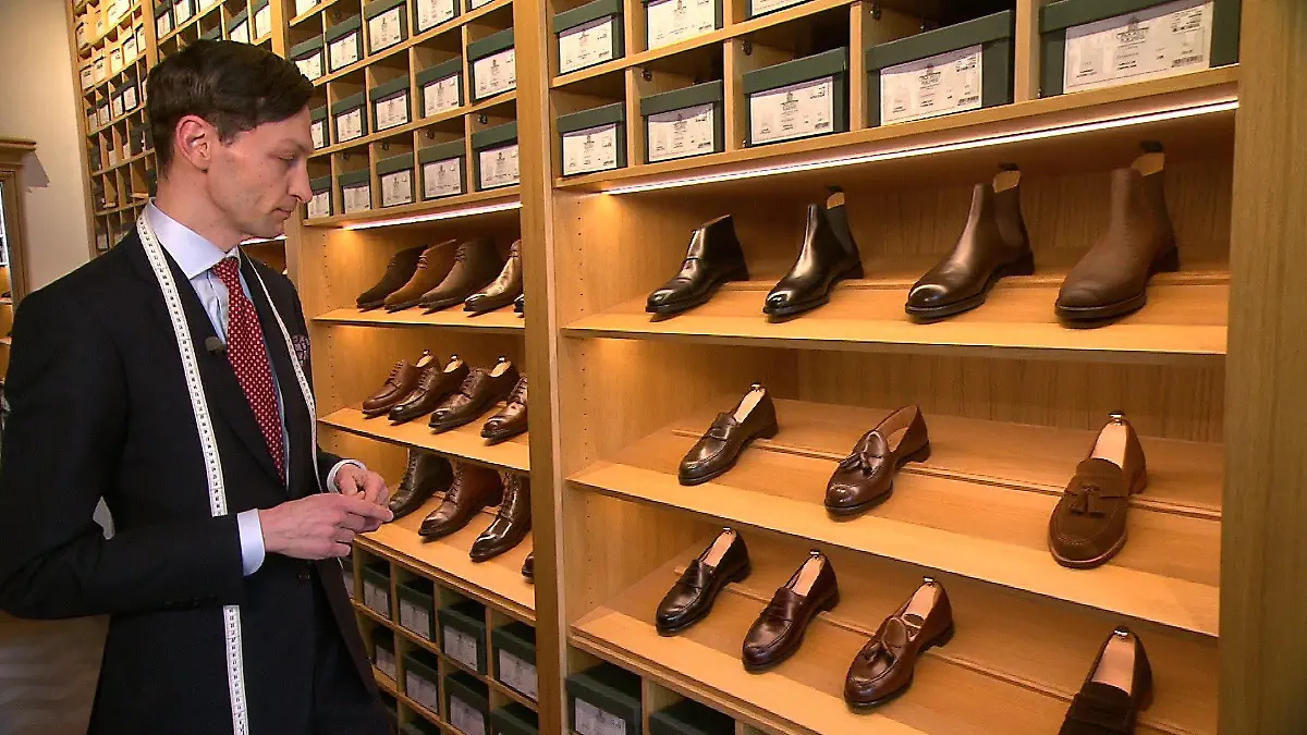 Werden es Loafer oder Oxford Schuhe, die Charles am Freitag in Hamburg tragen wird?