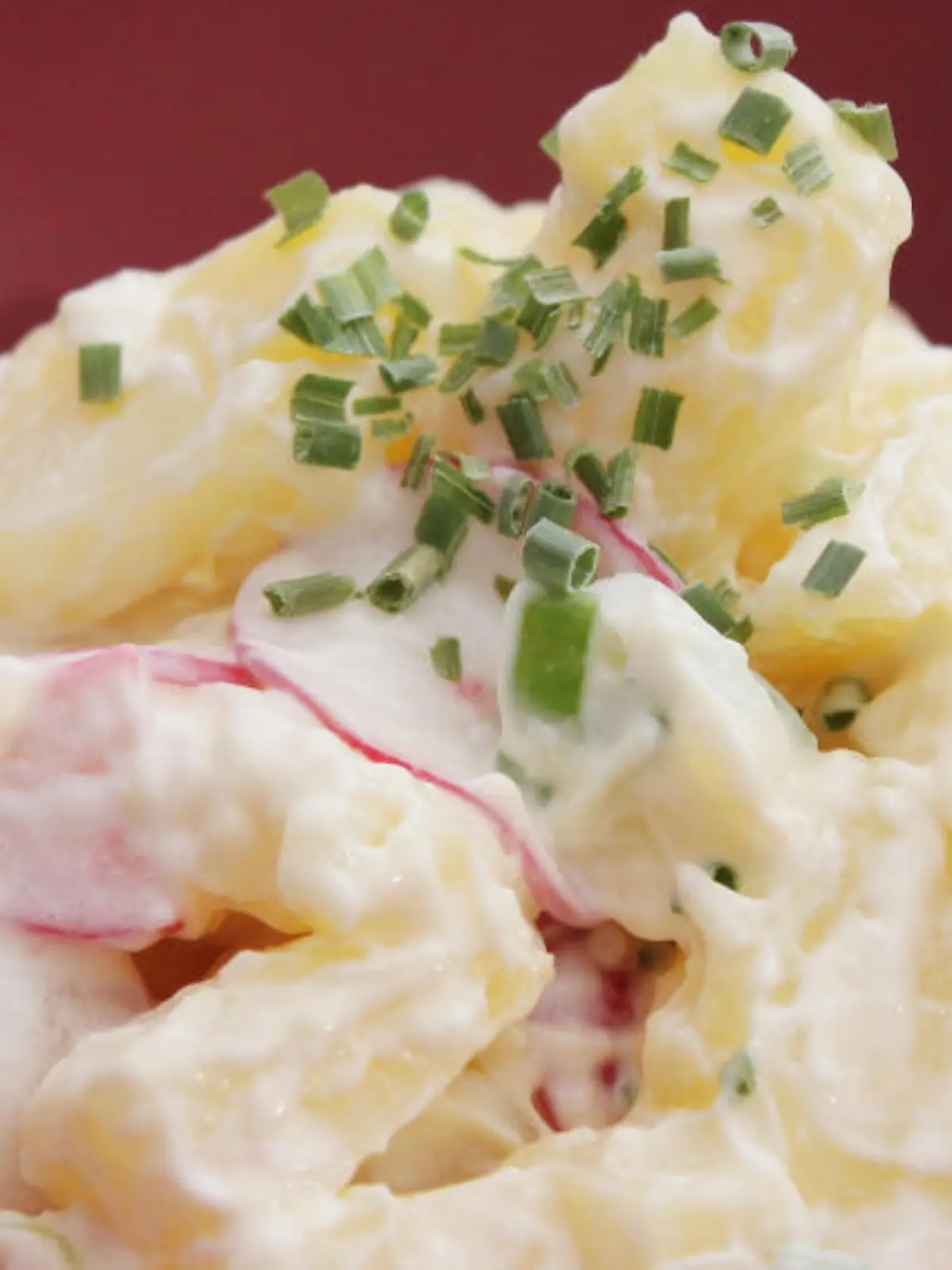 Wenn es schnell gehen muss, sind Fertigsalate aus dem Kühlregal als Grillbeilage ganz schön praktisch. Aber wie gut schmecken diese Salate und stimmen auch die Zutaten?`Wir haben den Test gemacht und zeigen, welcher Kartoffelsalat, Nudelsalat und Eiersalat am besten schmeckt.
