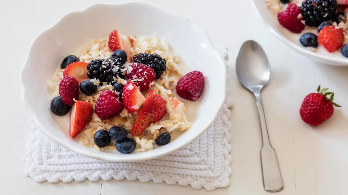 Bowls of fresh vegan muesli with various berries, currants and almond milk PUBLICATIONxINxGERxSUIxAUTxHUNxONLY EVGF03518