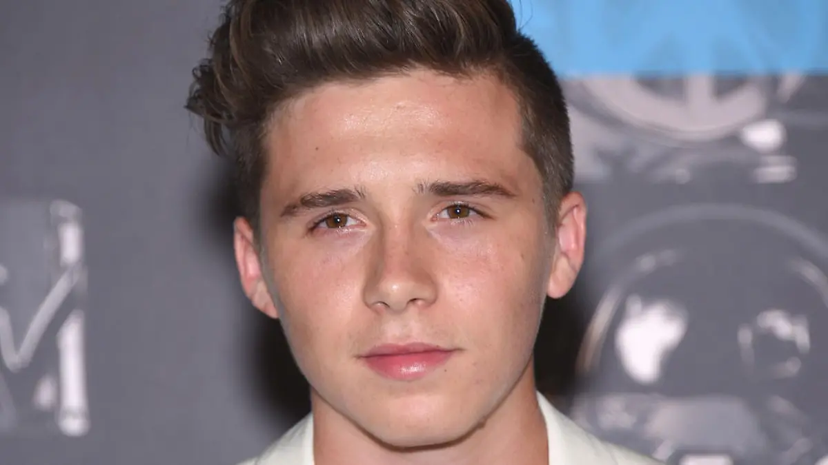 Brooklyn Beckham soll sich mit seiner Freundin verlobt haben