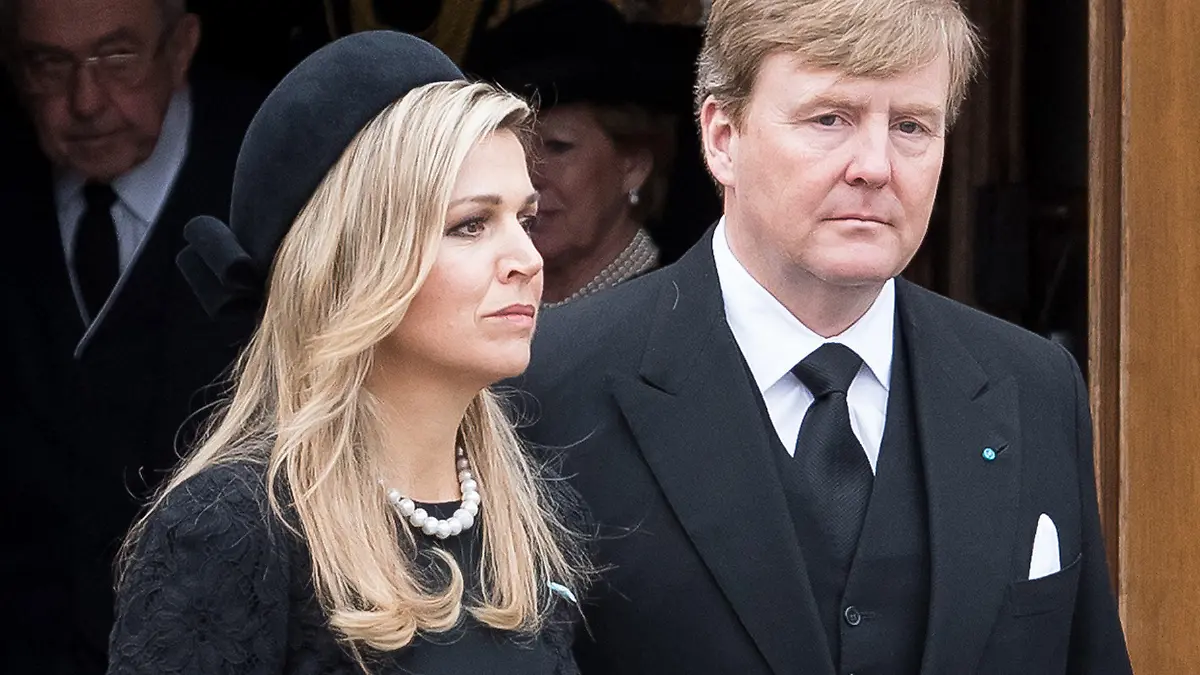 ARCHIV - 21.03.2017, Nordrhein-Westfalen, Bad Berleburg: Königin Maxima und König Willem-Alexander der Niederlande nach der Trauerfeier für Prinz Richard von Sayn-Wittgenstein-Berleburg. Nun trauert Königin Máxima um ihre jüngste Schwester Inés Zorreguieta (32). «Wir müssen mitteilen, dass die Schwester der Königin am Mittwochabend in Buenos Aires gestorben ist», sagte eine Sprecherin des Königshauses am Donnerstag in Den Haag. (zu dpa Niederländische Königin trauert um jüngere Schwester vom 07.06.2018) Foto: Guido Kirchner/dpa +++ dpa-Bildfunk +++