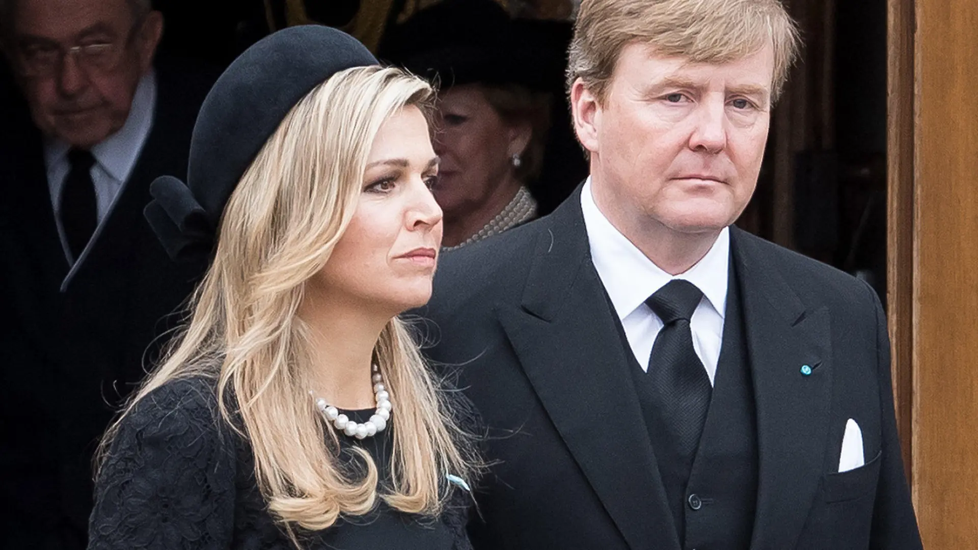 ARCHIV - 21.03.2017, Nordrhein-Westfalen, Bad Berleburg: Königin Maxima und König Willem-Alexander der Niederlande nach der Trauerfeier für Prinz Richard von Sayn-Wittgenstein-Berleburg. Nun trauert Königin Máxima um ihre jüngste Schwester Inés Zorreguieta (32). «Wir müssen mitteilen, dass die Schwester der Königin am Mittwochabend in Buenos Aires gestorben ist», sagte eine Sprecherin des Königshauses am Donnerstag in Den Haag. (zu dpa Niederländische Königin trauert um jüngere Schwester vom 07.06.2018) Foto: Guido Kirchner/dpa +++ dpa-Bildfunk +++