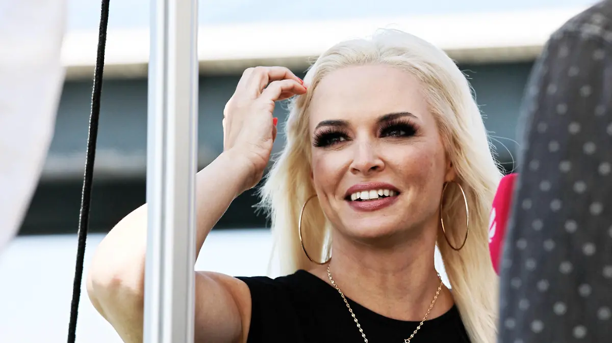 Duesseldorf Daniela Katzenberger eroeffnet schwimmende Hundewiese, 07.06.2019 Daniela Katzenberger eroeffnet schwimmende Hundewiese, 07.06.2019 *** Duesseldorf Daniela Katzenberger opens floating dog meadow, 07 06 2019 Daniela Katzenberger opens floating dog meadow, 07 06 2019 Copyright: xEIBNER/JulianxMeuselx EP_MEUSEL