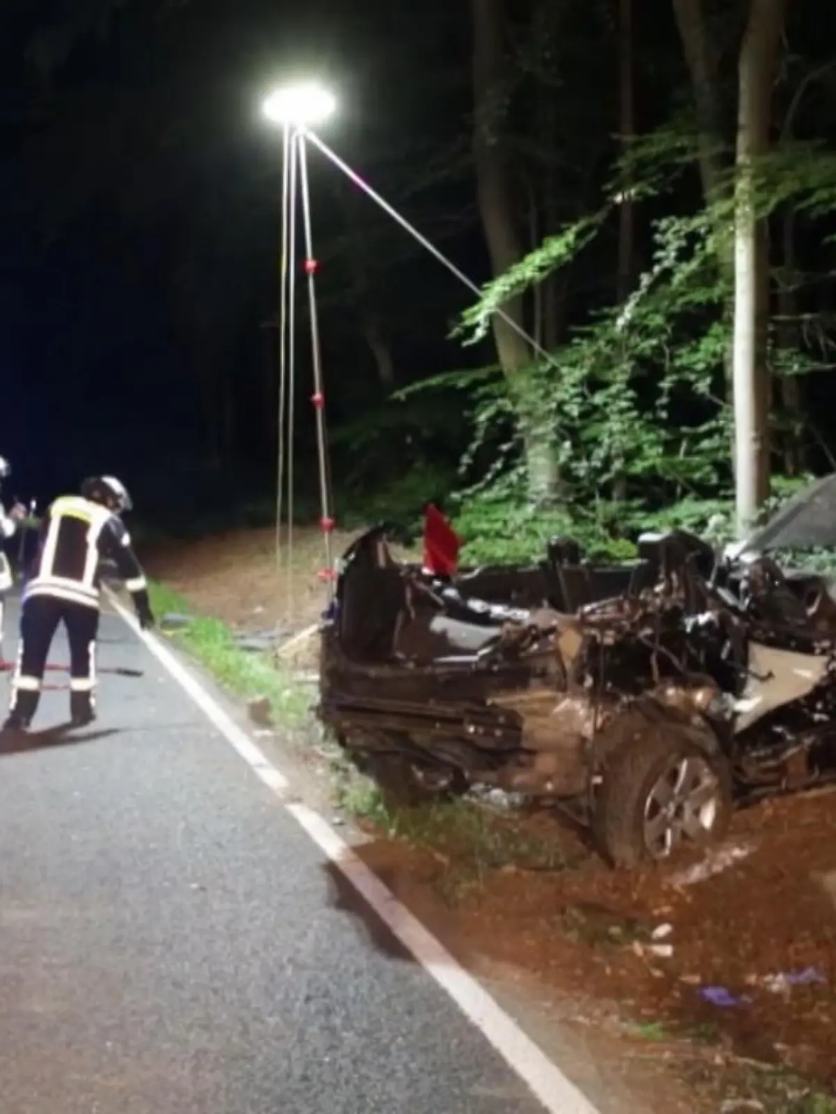 Bild zu: "3 Jugendliche sterben bei Horror-Crash"