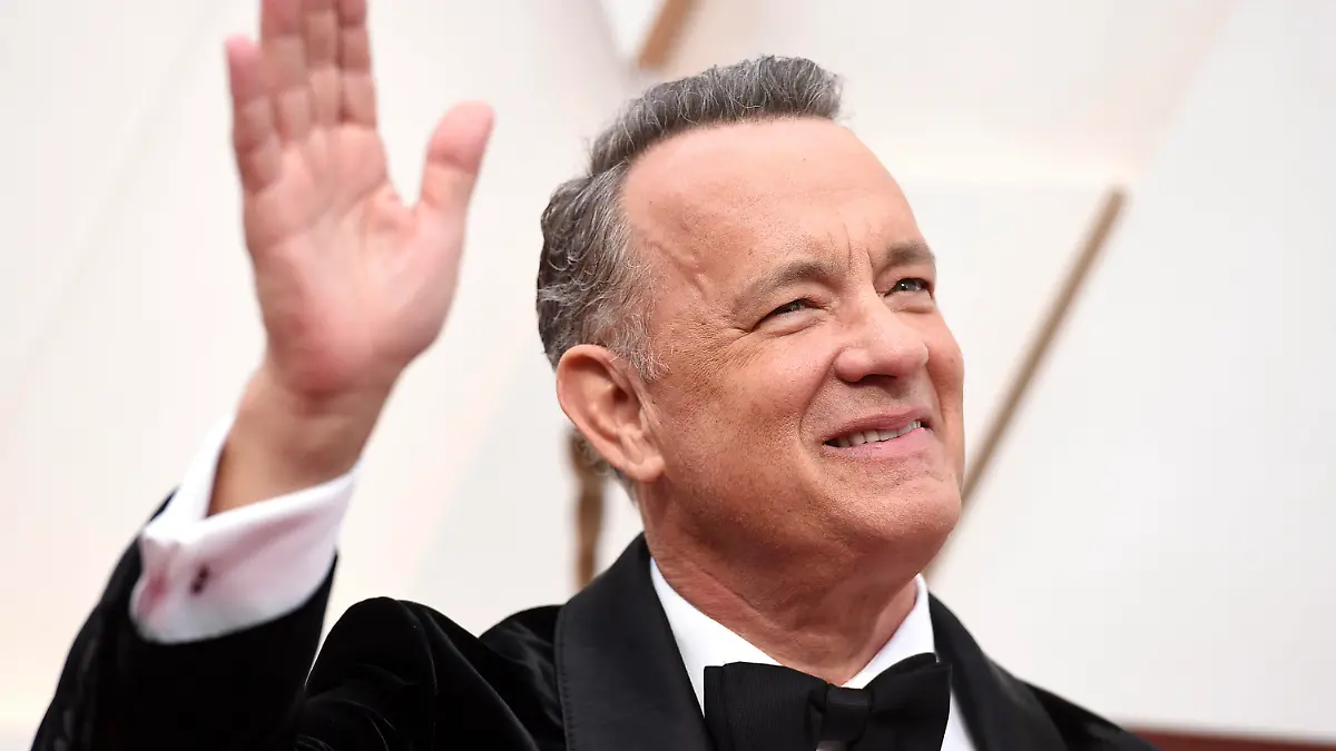 ARCHIV - 09.02.2020, USA, Los Angeles: Tom Hanks, US-Schauspieler, kommt zu der 92. Verleihung der Academy Awards in das Dolby Theatre. Nach seiner zweiwöchigen Covid-19-Quarantäne in Australien ist das Schauspieler-Ehepaar Tom Hanks und Rita Wilson zurück in den USA. Foto: Jordan Strauss/Invision/AP/dpa +++ dpa-Bildfunk +++