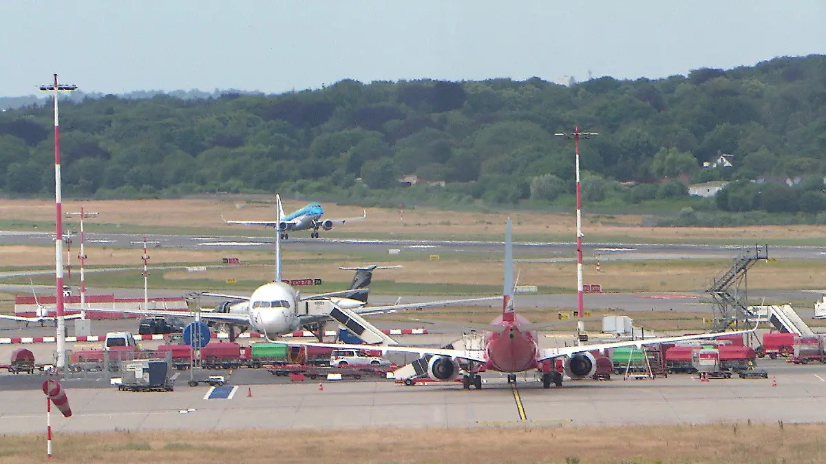 Auch am Helmut Schmidt Airport in Hamburg kommt es zu Flugannullierungen der Airlines