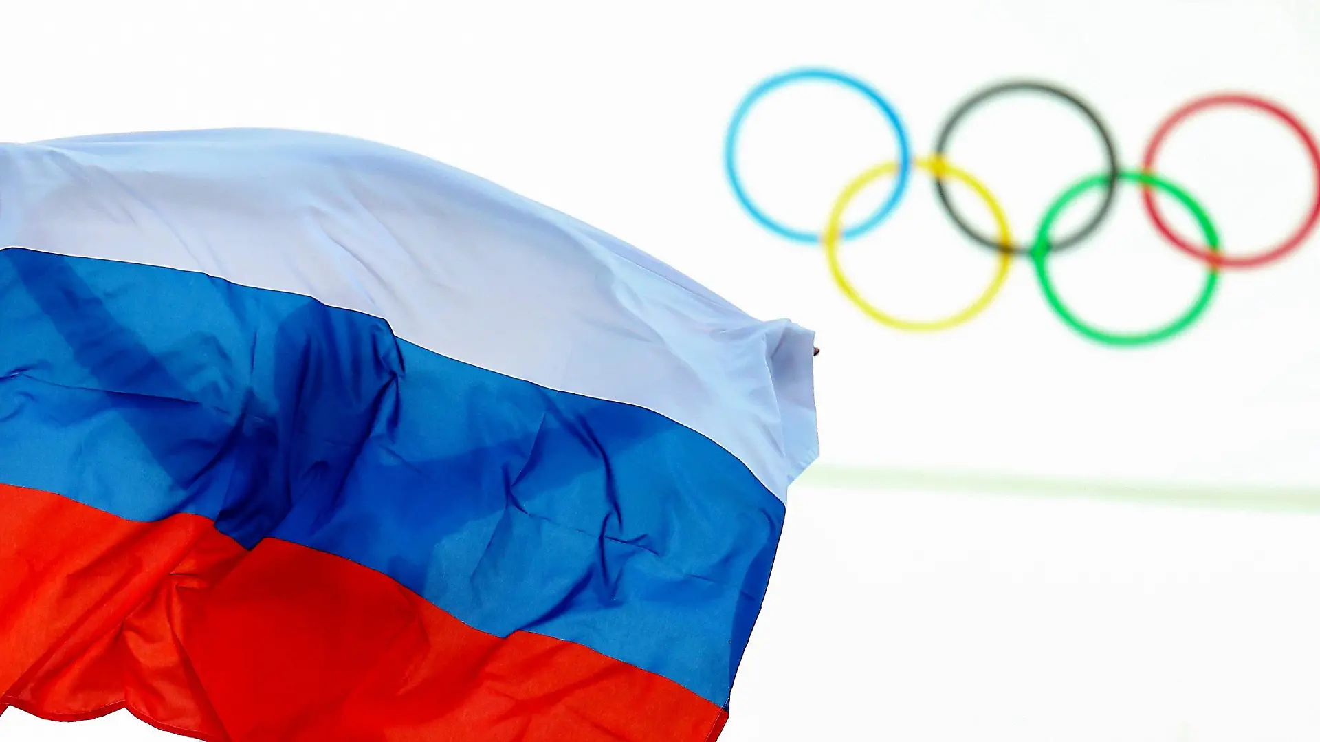 ARCHIV - 09.02.2014, Russland, Sotschi: Die Debatte um eine Wiederzulassung russischer Sportler für internationale Wettbewerbe während des Ukraine-Kriegs spaltet die Sportwelt. Polen hat sich gegen die Rückkehr russischer und belarussischer Athletinnen und Athleten in den internationalen Wettkampfsport ausgesprochen. (zu dpa: «Polen will keine russischen Athleten bei internationalen Wettkämpfen») Foto: Hannibal Hanschke/epa/dpa +++ dpa-Bildfunk +++