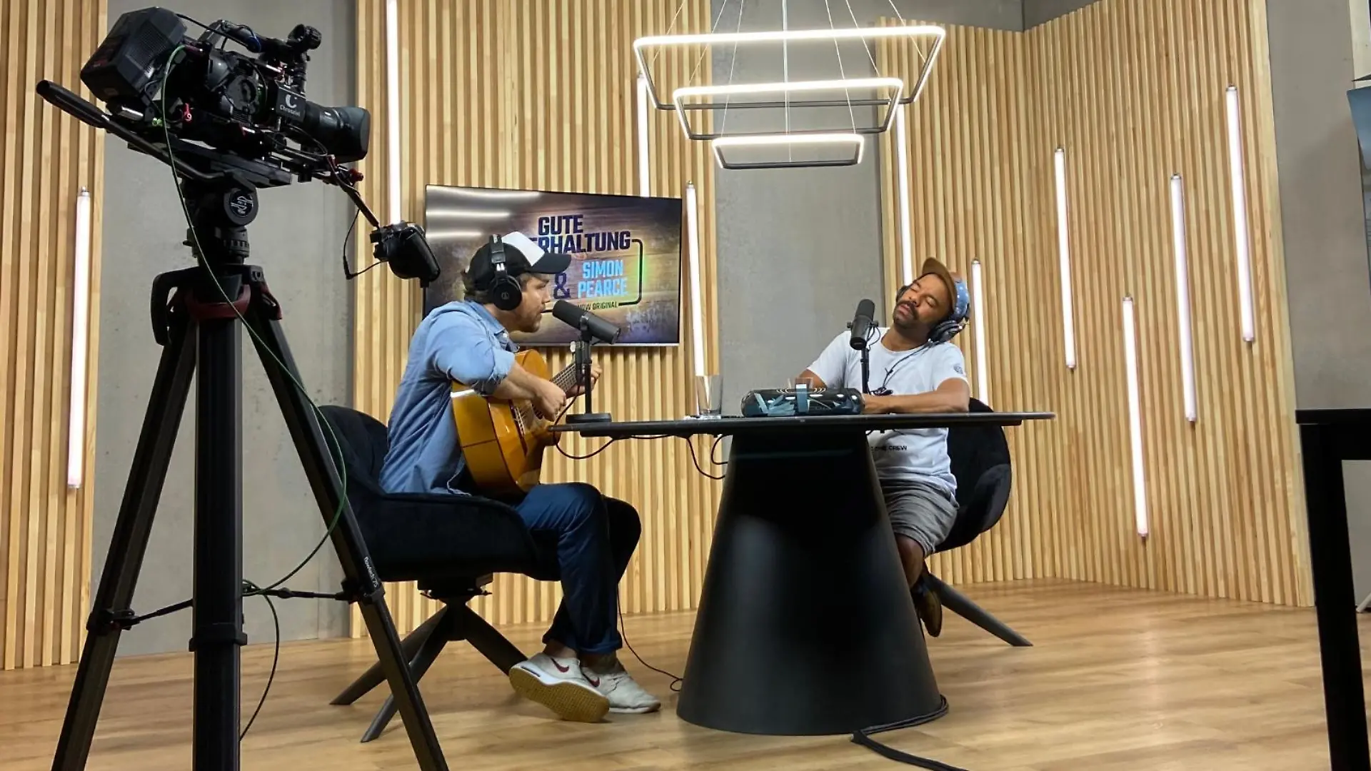 Jan van Weyde und Simon Pearce nehmen uns in der aktuellen Episode mit in´s Kino.
