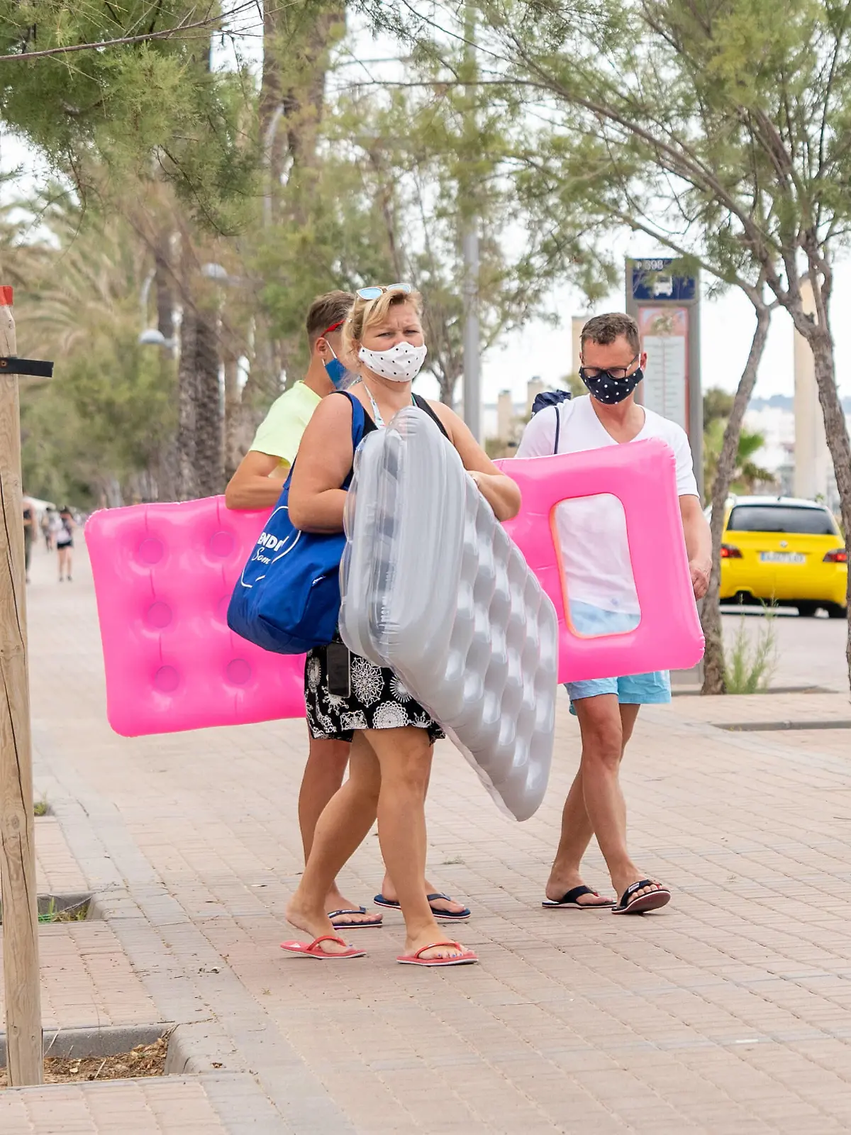 Menschen mit Masken in Palma