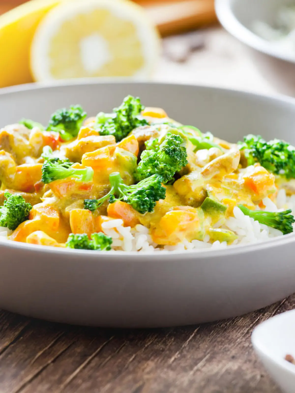 Süßkartoffel-Kokos-Curry mit Brokkoli und Reis