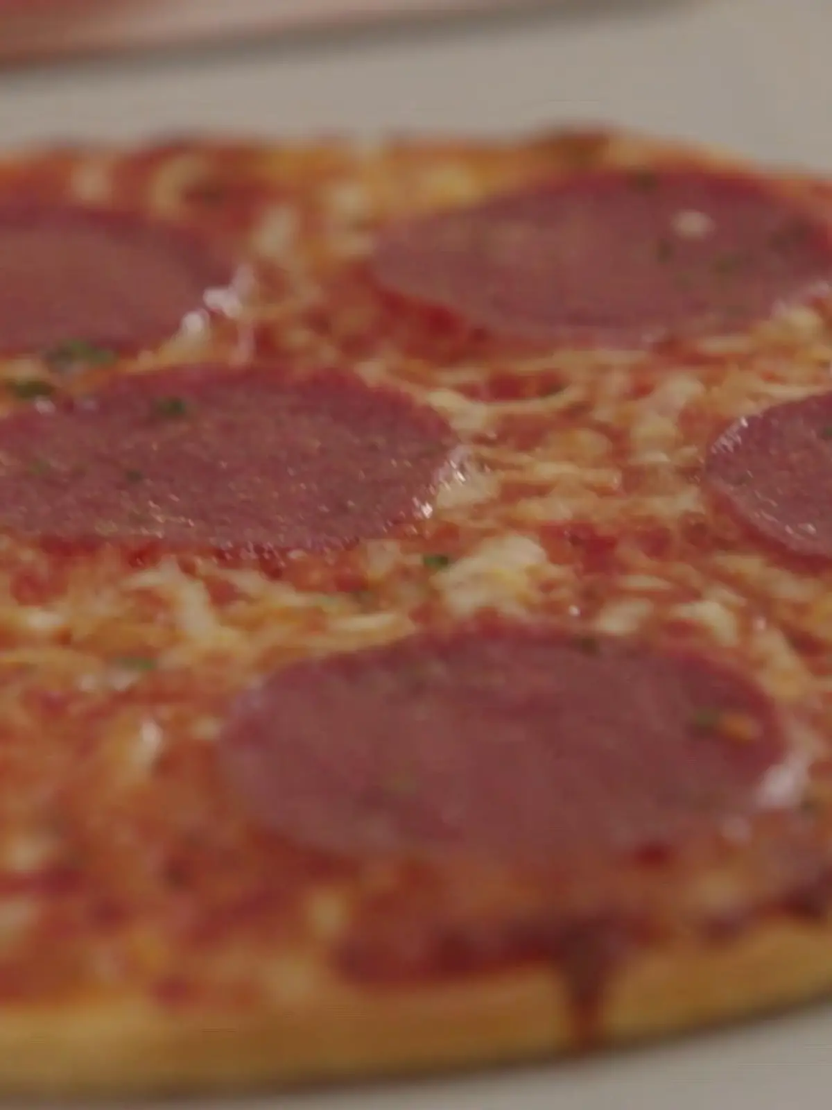 Welche Tiefkühlpizza hat die hochwertigsten Inhaltsstoffe, und welche schmeckt am besten? Lebensmittelexperte Dr. Stephan Lück prüft verschiedene TK-Pizzen. Das Ergebnis überrascht.