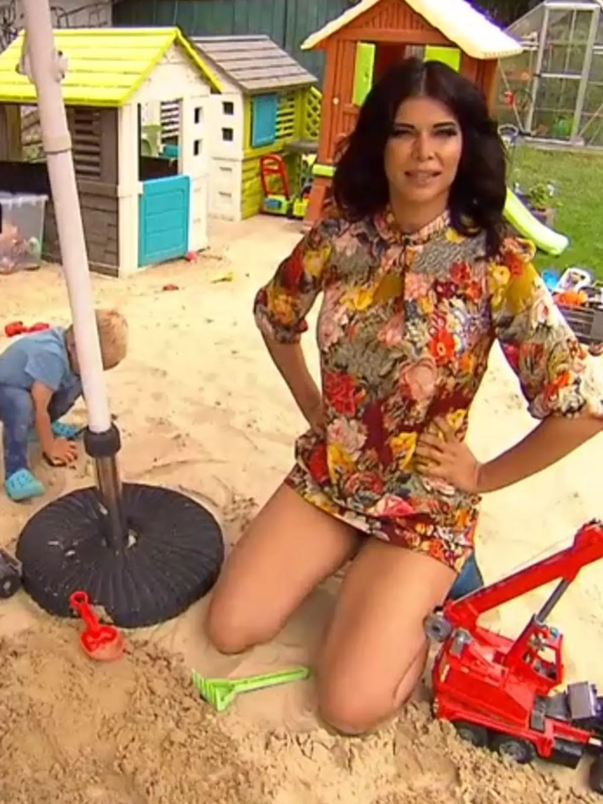 Micaela Schäfer versucht sich als Mama.