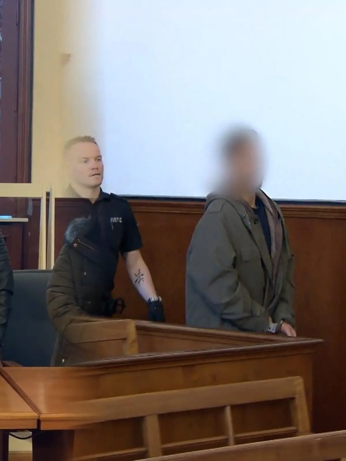 Bild zu: "Mit Messer zugestochen"