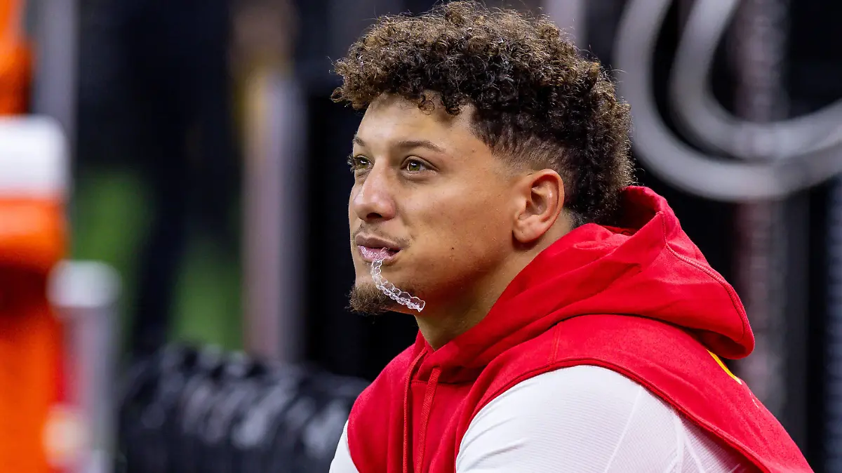 NFL, American Football Herren, USA Preseason-Kansas City Chiefs at New Orleans Saints Aug 13, 2023 New Orleans, Louisiana, USA Kansas City Chiefs quarterback Patrick Mahomes 15 looks on before the game against the New Orleans Saints at the Caesars Superdome. New Orleans Caesars Superdome Louisiana USA, EDITORIAL USE ONLY PUBLICATIONxINxGERxSUIxAUTxONLY Copyright: xStephenxLewx 20230813_jcd_la1_0004