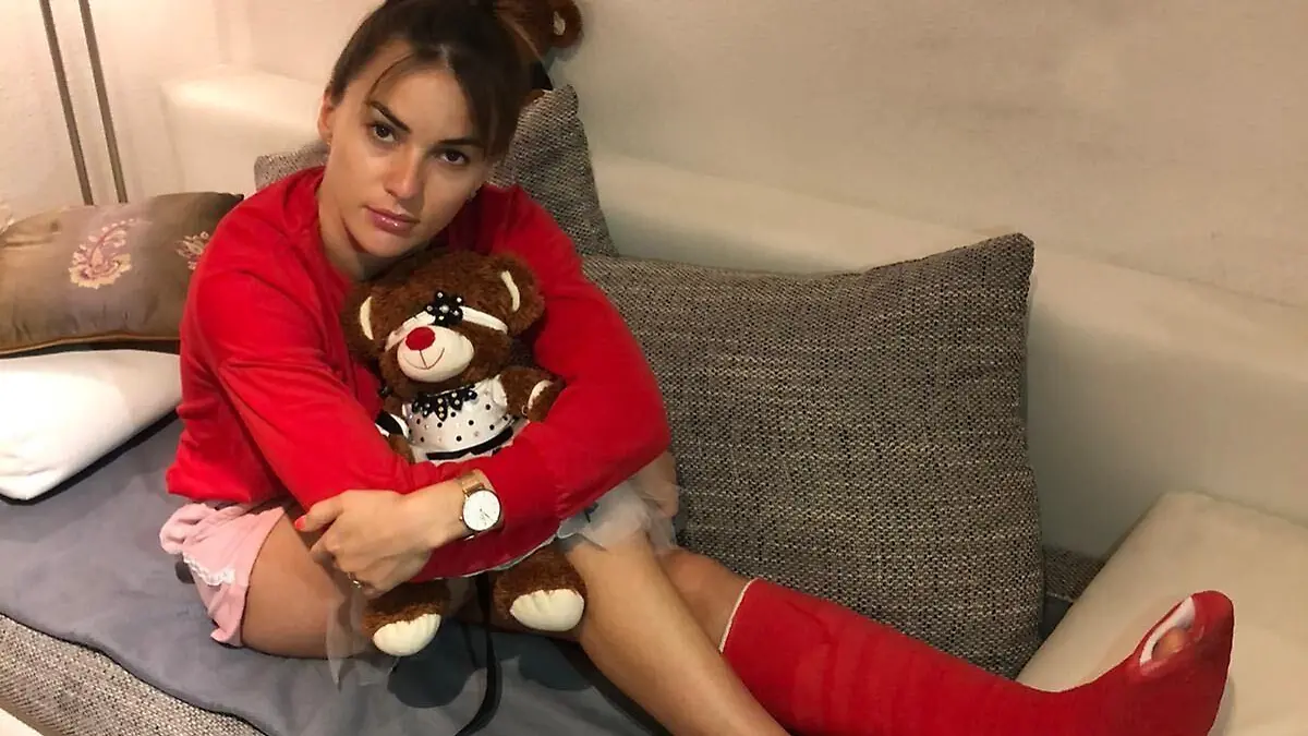 Renata Lusin muss die nächsten Wochen einen Gips tragen.