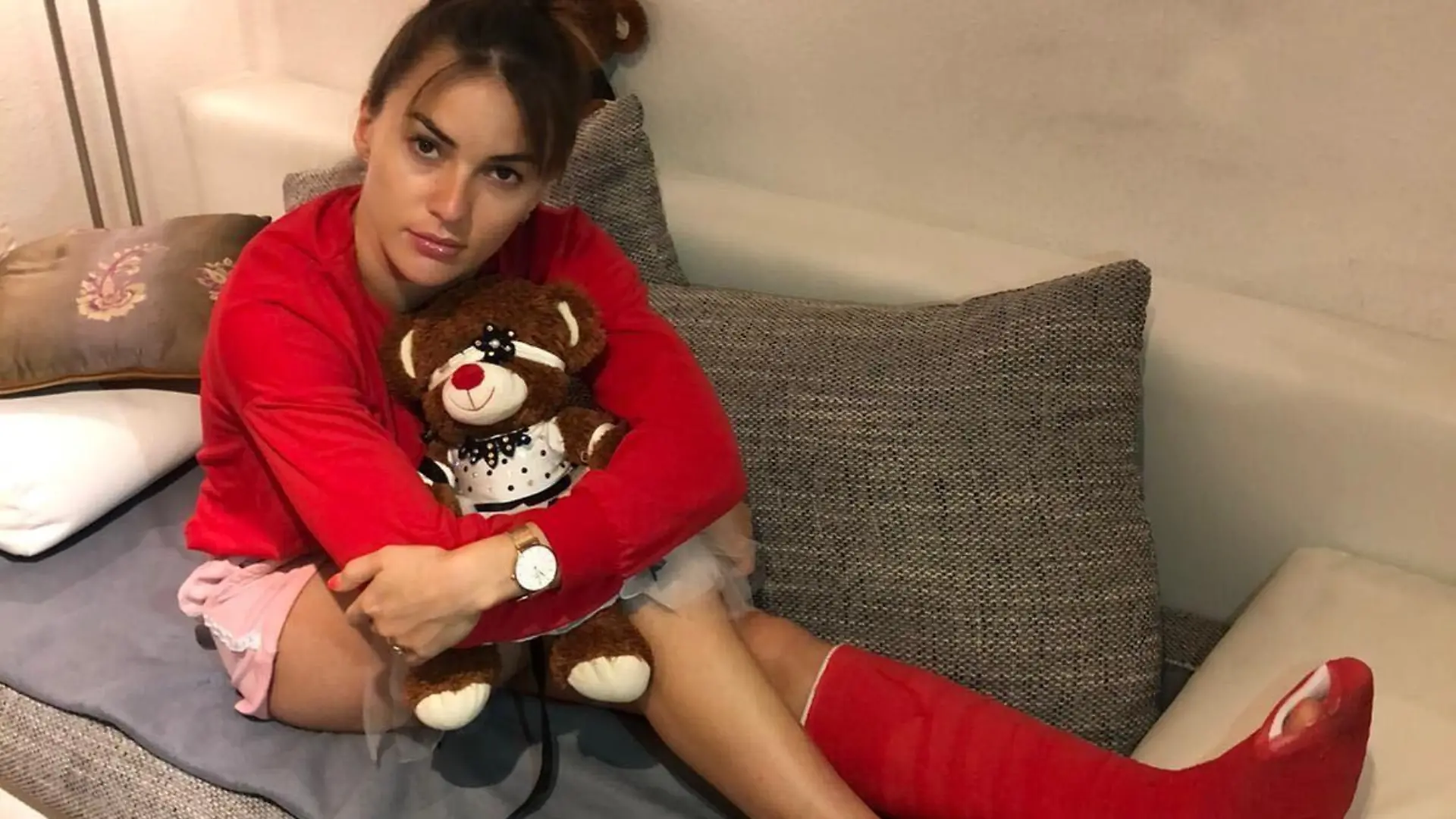Renata Lusin muss die nächsten Wochen einen Gips tragen.