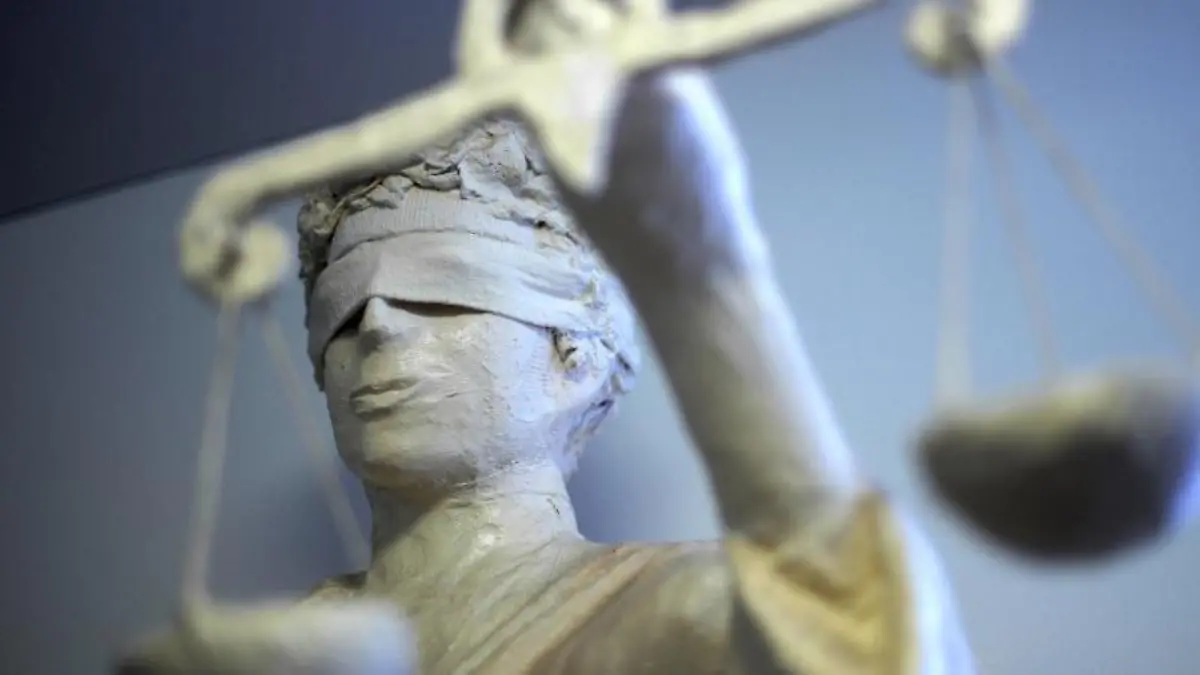 Die Statue Justizia. Foto: Peter Steffen/Archiv
