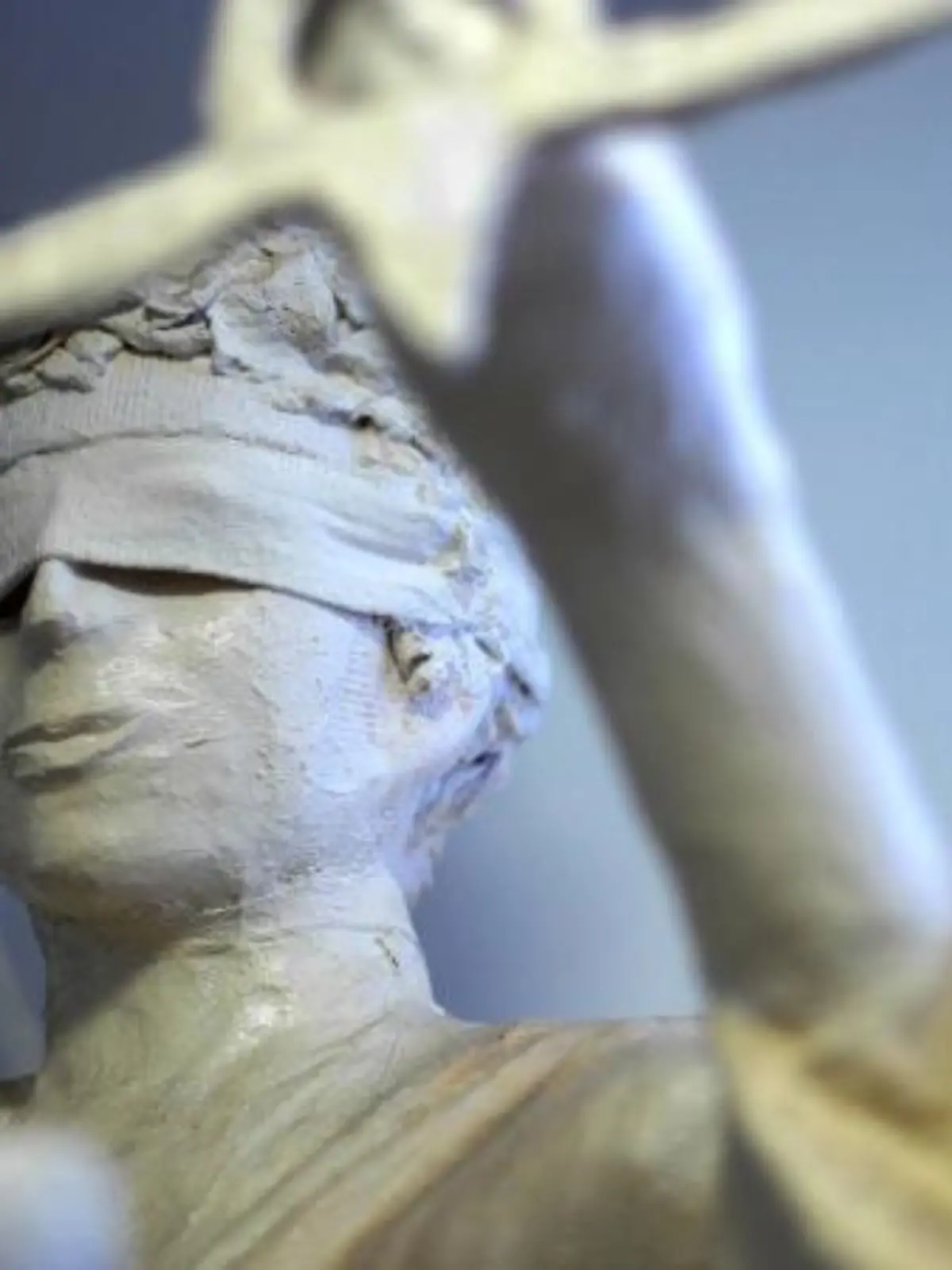 Die Statue Justizia. Foto: Peter Steffen/Archiv