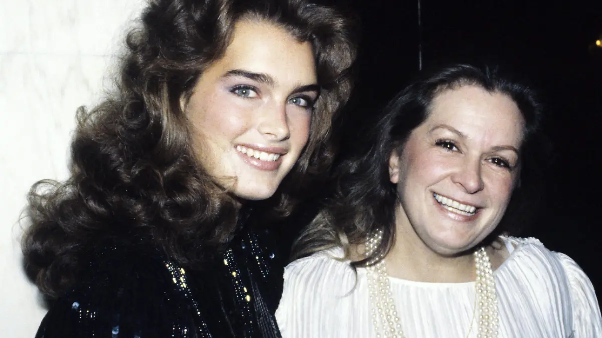 Brooke Shields photographed with mother Teri Shields in New York City. 1982. PUBLICATIONxINxGERxSUIxAUTxONLY Copyright: xWalterxMcBridex  
