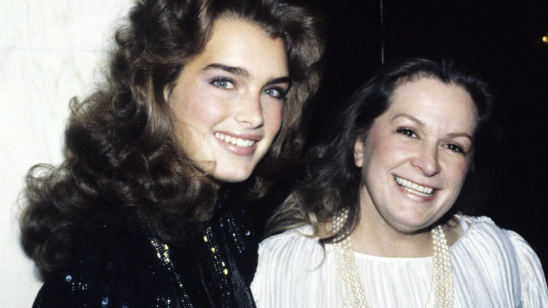 Brooke Shields photographed with mother Teri Shields in New York City. 1982. PUBLICATIONxINxGERxSUIxAUTxONLY Copyright: xWalterxMcBridex  