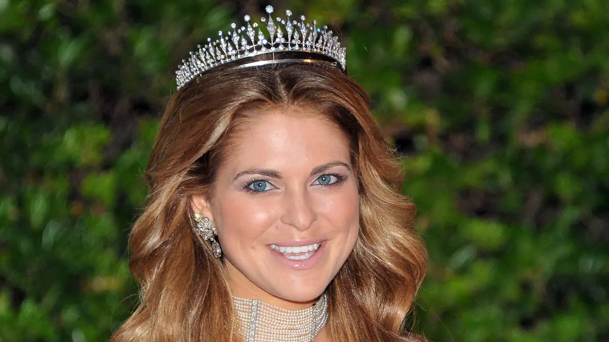 ARCHIV - Prinzessin Madeleine und Prinz Carl Philip von Schweden kommen am 02.07.2011 in Monaco zum Galadinner anlässlich der Hochzeit von Fürst Albert. Zur der Taufe von Kronprinzessin Victorias erstem Kind hat das Stockholmer Hofprotokoll schon mal ein Auge zugedrückt. Victorias jüngere Geschwister Madeleine und Carl Philip dürfen am Dienstag (22.05.2012) zur Tauffeier ihr derzeitigen «festen» Partner mitbringen, obwohl sonst eigentlich ein Verlobungsring als unerlässlich für offizielle royale Termine gilt. Foto: Jochen Lübke dpa (zu dpa 0848 vom 21.05.2012) +++(c) dpa - Bildfunk+++