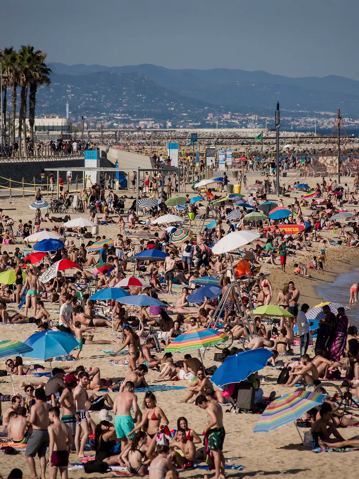  June 26, 2020, Barcelona, Catalonia, Spain: Beach goers enjoy at Nova Icaria beach in Barcelona as summer temperatures rise. The Barcelona City Council has designed a protocol to control volumes of people, with a maximum capacity for each beach. Experts warn against relaxing safety measures as the pandemic could lead to a second wave. Barcelona Spain - ZUMAb137 20200626zapb137003 Copyright: xJordixBoixareux