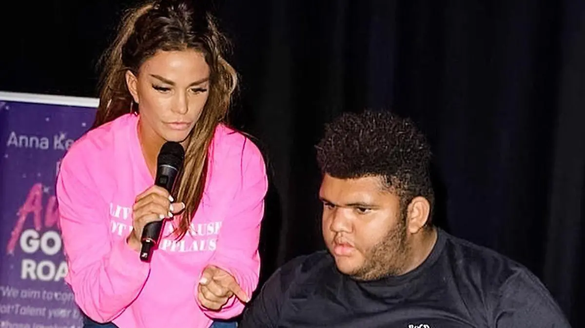 Eigentlich liebt Katie Price ihren Sohn Harvey über alles.