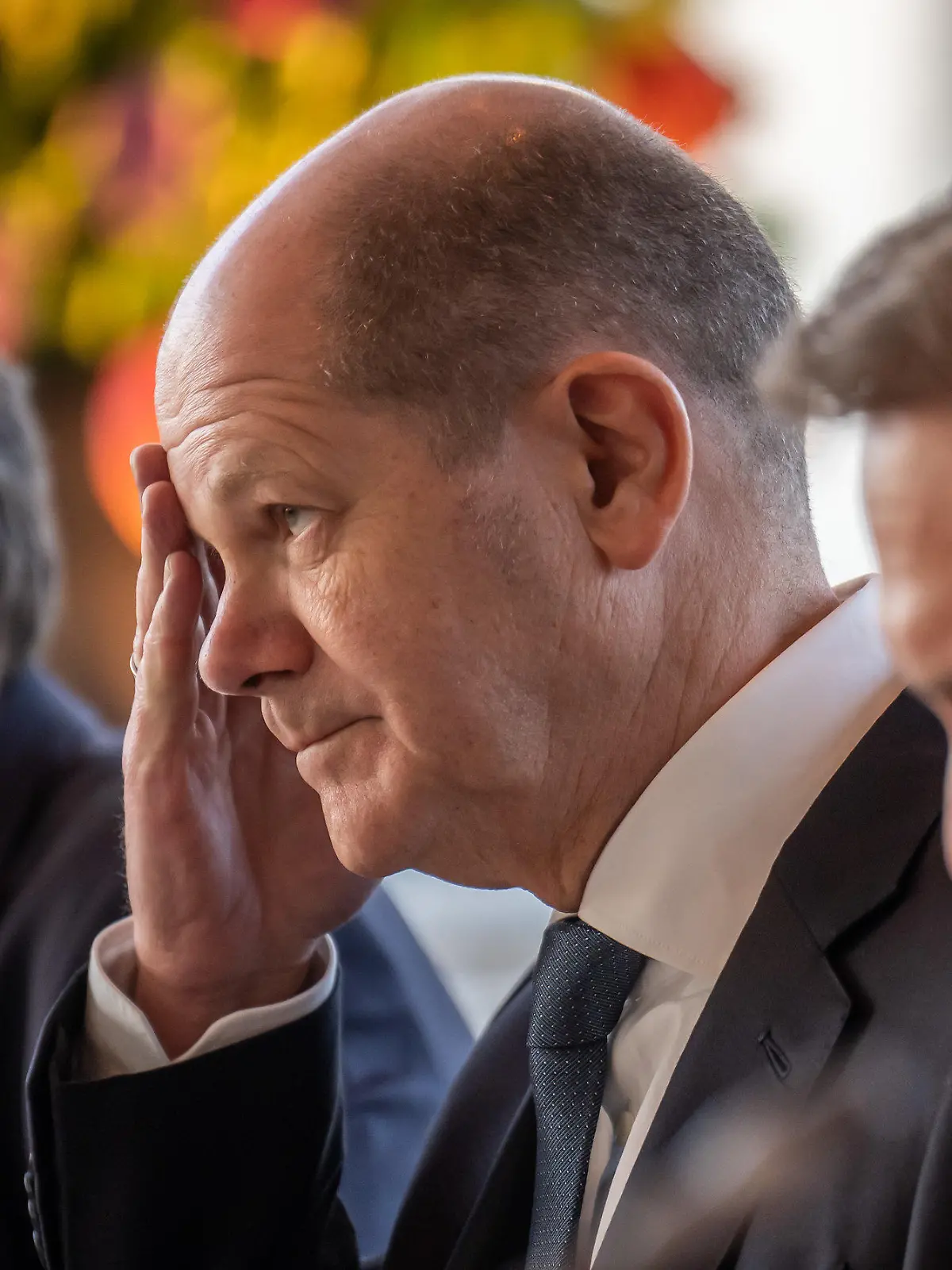 27.03.2023, Niederlande, Rotterdam: Bundeskanzler Olaf Scholz (SPD), nimmt neben Robert Habeck (Bündnis 90/Die Grünen), Bundesminister für Wirtschaft und Klimaschutz, und Christian Lindner (FDP), Bundesminister der Finanzen, an den deutsch-niederländischen Regierungskonsultationen in Rotterdam teil. Scholz und mehrere Ministerinnen und Ministern wollen bei den Gesprächen unter anderem über die Energieversorgung und den Umweltschutz beraten. Foto: Michael Kappeler/dpa +++ dpa-Bildfunk +++