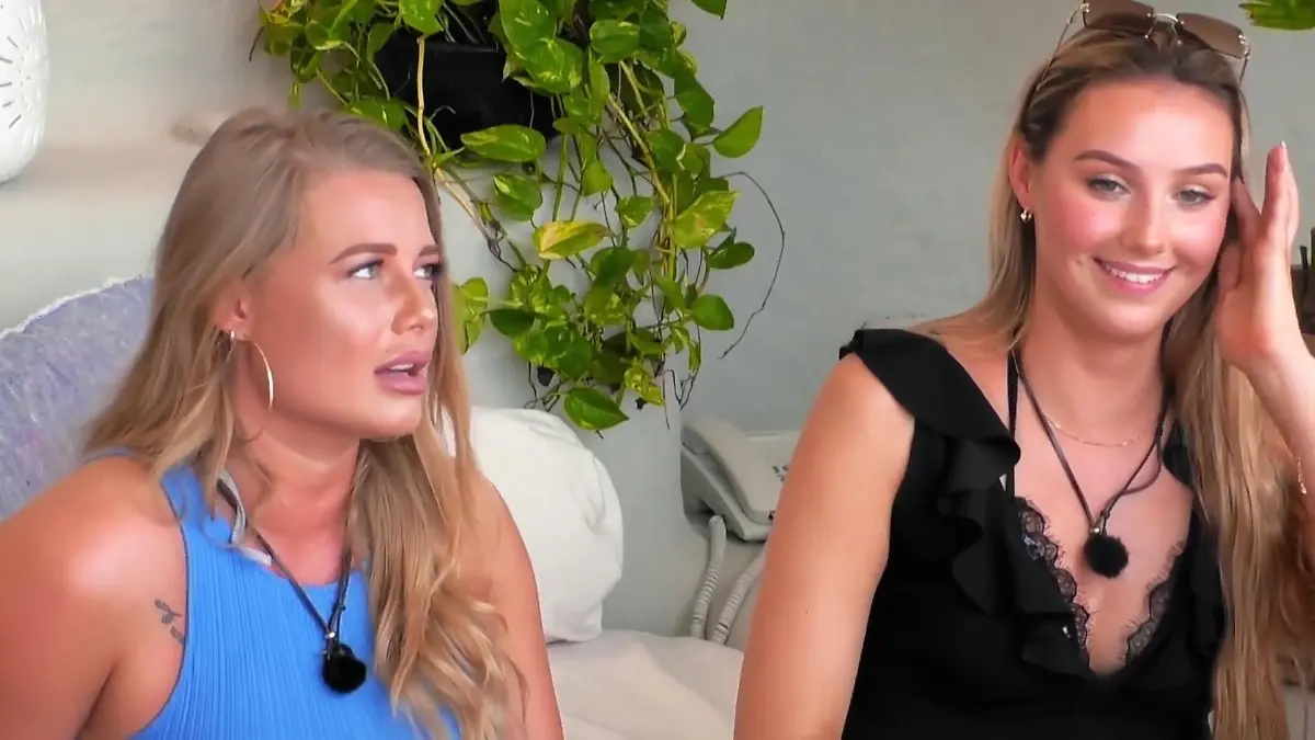 Evelina und Nikita eröffnen den Konkurrenzkampf Neuankömmlinge im "Paradise Hotel" 2020