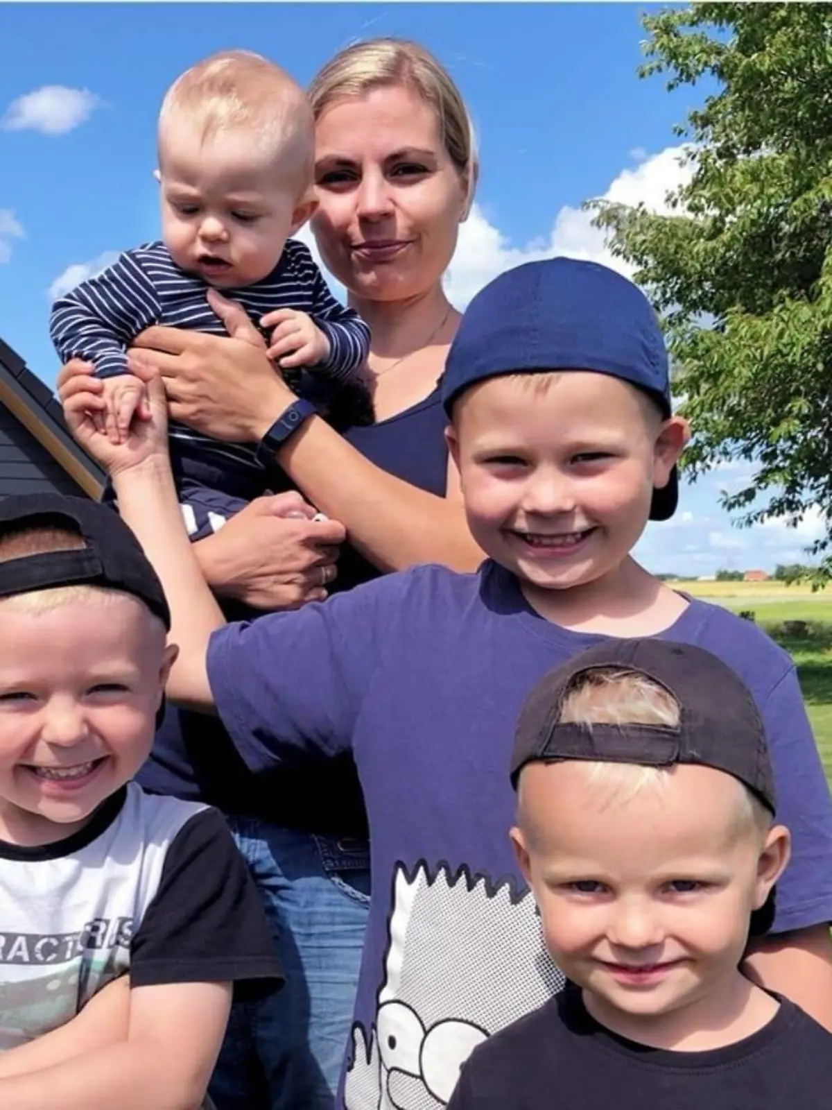 Familie Ellesøe lächelt in die Kamera