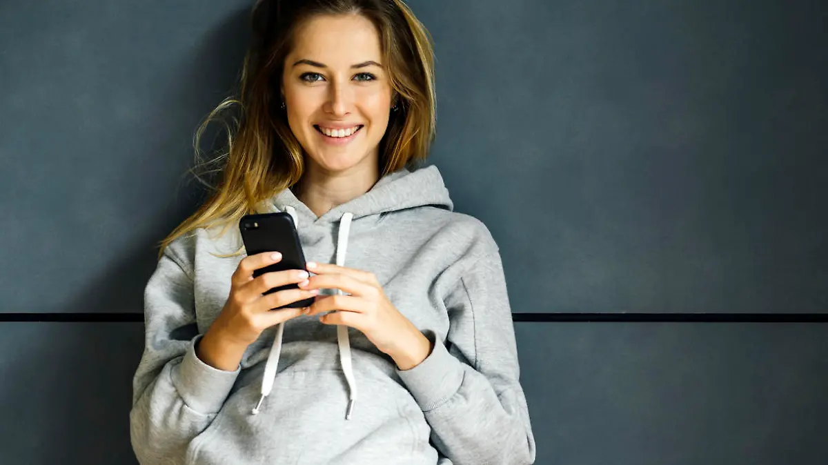 Frau mit Smartphone