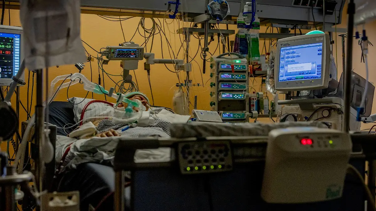 Patient auf der Corona-Station in der Uniklinik Bonn