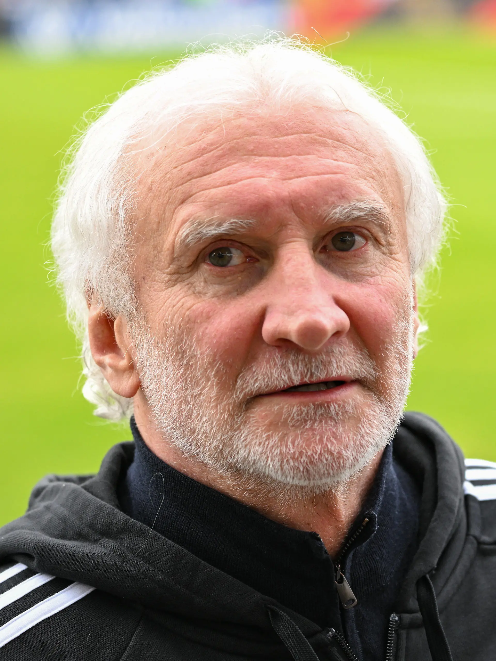 20.03.2023, Hessen, Frankfurt/Main: Fußball: Nationalmannschaft, vor den Länderspielen gegen Peru und Belgien, Öffentliches Training, Stadion am Brentanobad. 
DFB-Sportdirektor Rudi Völler nimmt am Training teil. Foto: Arne Dedert/dpa - WICHTIGER HINWEIS: Gemäß den Vorgaben der DFL Deutsche Fußball Liga bzw. des DFB Deutscher Fußball-Bund ist es untersagt, in dem Stadion und/oder vom Spiel angefertigte Fotoaufnahmen in Form von Sequenzbildern und/oder videoähnlichen Fotostrecken zu verwerten bzw. verwerten zu lassen. +++ dpa-Bildfunk +++