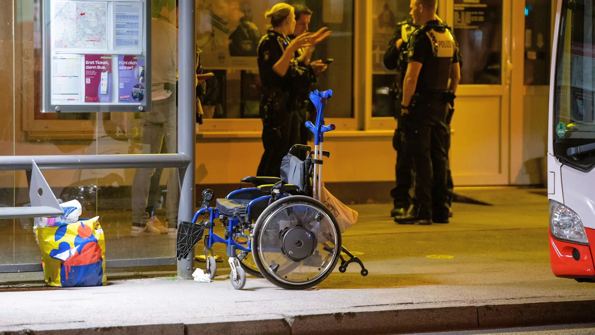 Jetzt sucht die Polizei mit Fotos aus einer Überwachungskamera nach dem mutmaßlichen Täter. (Archivbild)