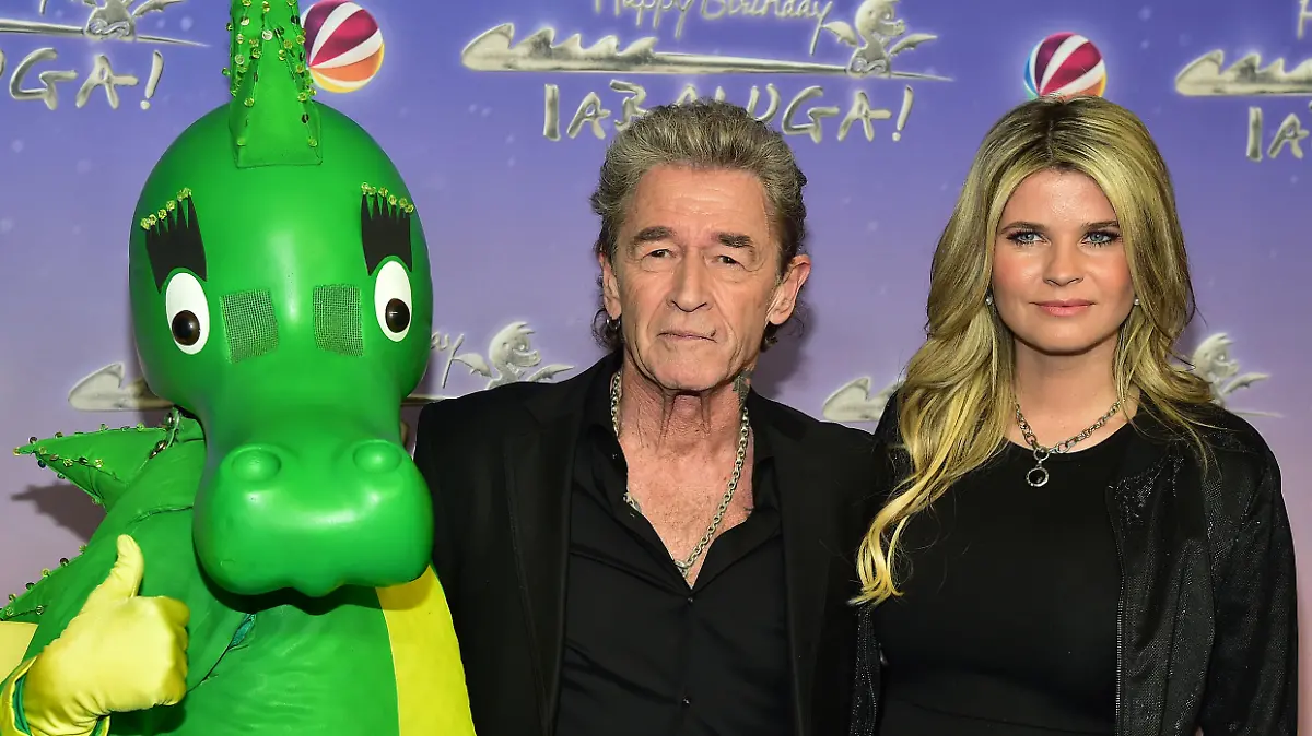 Peter Maffay mit Freundin Hendrikje Balsmeyer 
Ankunft blauer Teppich zur Premiere von 40 Jahre âHappy Birthday Tabalugaâ am 27. März im Zoo Palast in Berlin