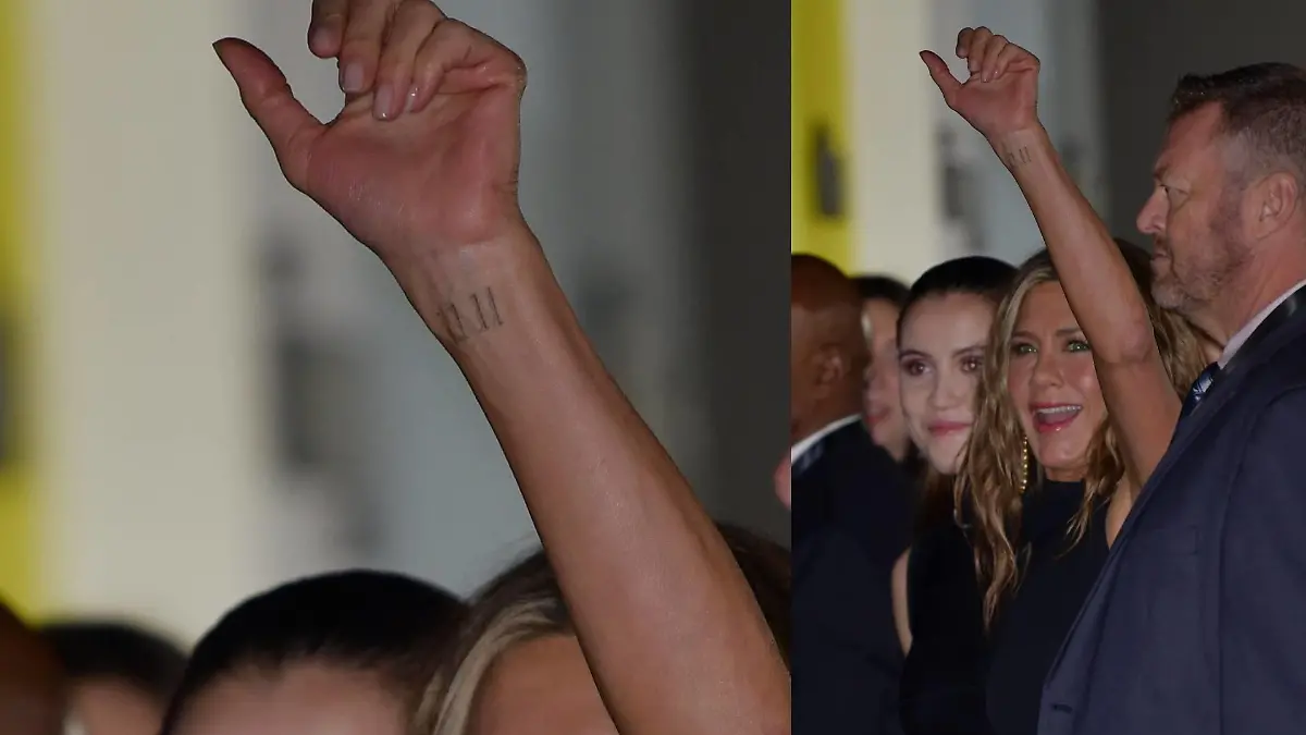 Fans fragen schon lange, was hinter dem „11 11 “-Tattoo von Jennifer Aniston steckt.