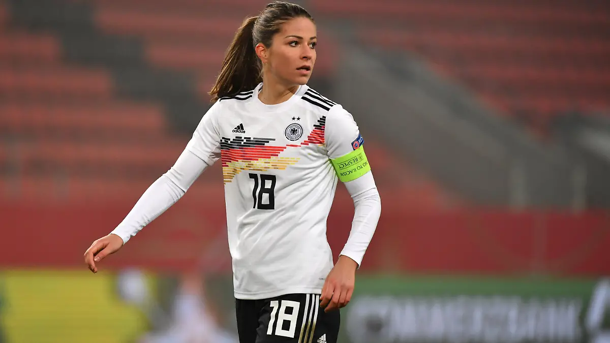 Melanie LEUPOLZ (GER), Aktion,Einzelbild,angeschnittenes Einzelmotiv,Halbfigur,halbe Figur. Fussball Laenderspiel Frauen, EM-Qualifikation, Deutschland (GER) - Griechenland (GRE) 6-0 am 27.11.2020 in Ingolstadt AUDI SPORTPARK/ Deutschland.