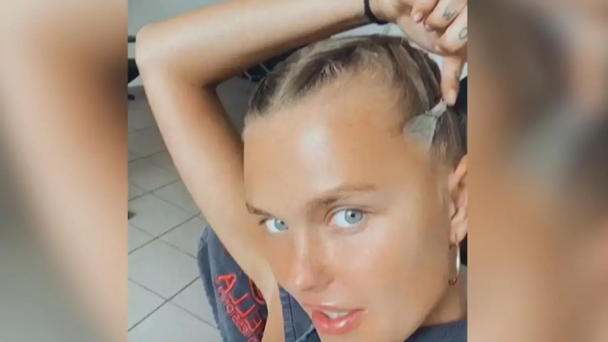 Bonnie Strange taped sich die Augen Keine neue Beauty-Methode