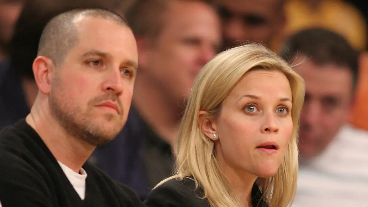 Bildnummer: 54791106 Datum: 04.01.2011 Copyright: imago/icon SMI
January 4, 2011; Reese Witherspoon and Jim Toth watching the Lakers play.The Los Angeles Lakers defeated the Detroit Pistons by the final score of 108-83 at Staples Center in downtown Los Angeles, CA. PUBLICATIONxINxGERxSUIxAUTxHUNxRUSxSWExNORxONLY Entertainment People privat kbdig xcb 2011 quer o0 Basketball, Familie, Frau, Mann, Freund, Freundin
Bildnummer 54791106 Date 04 01 2011 Copyright Imago Icon SMI January 4 2011 Reese Witherspoon and Jim Toth Watching The Lakers Play The Los Angeles Lakers defeated The Detroit Pistons by The Final Score of 108 83 AT Staples Center in Downtown Los Angeles Approx PUBLICATIONxINxGERxSUIxAUTxHUNxRUSxSWExNORxONLY Entertainment Celebrities private Kbdig 2011 horizontal o0 Basketball Family Woman Man Friend Girlfriend