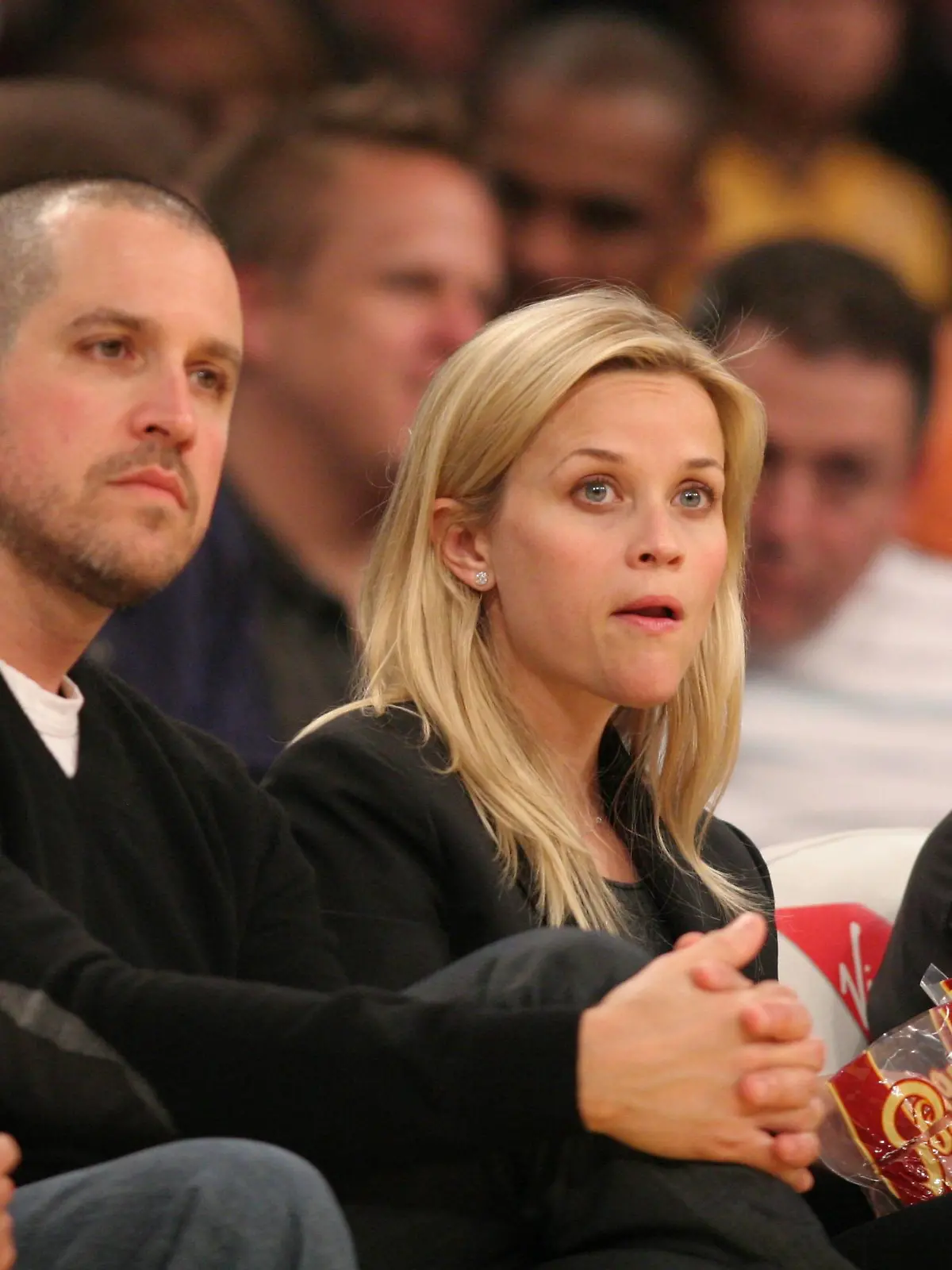 Bildnummer: 54791106  Datum: 04.01.2011  Copyright: imago/icon SMI
January 4, 2011; Reese Witherspoon and Jim Toth watching the Lakers play.The Los Angeles Lakers defeated the Detroit Pistons by the final score of 108-83 at Staples Center in downtown Los Angeles, CA. PUBLICATIONxINxGERxSUIxAUTxHUNxRUSxSWExNORxONLY Entertainment People privat kbdig xcb 2011 quer o0 Basketball, Familie, Frau, Mann, Freund, Freundin

Bildnummer 54791106 Date 04 01 2011 Copyright Imago Icon SMI January 4 2011 Reese Witherspoon and Jim Toth Watching The Lakers Play The Los Angeles Lakers defeated The Detroit Pistons by The Final Score of 108 83 AT Staples Center in Downtown Los Angeles Approx PUBLICATIONxINxGERxSUIxAUTxHUNxRUSxSWExNORxONLY Entertainment Celebrities private Kbdig  2011 horizontal o0 Basketball Family Woman Man Friend Girlfriend 