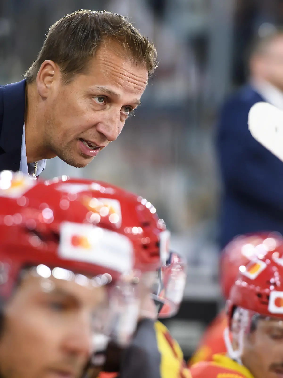 Biel Headcoach Antti Toermaenen, speaks with his players, during the Champions Hockey League round of 1 match between Switzerland's EHC Biel-Bienne and Norway's Frisk Asker, at the Tissot Arena in Biel, Switzerland, Thursday, August 29, 2019. (KEYSTONE/Anthony Anex)