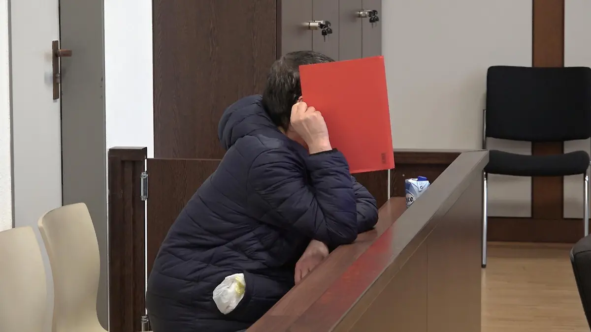 Ein 52-Jähriger aus Wesel soll seine Tochter missbraucht und drei Kinder mit ihr gezeugt haben.