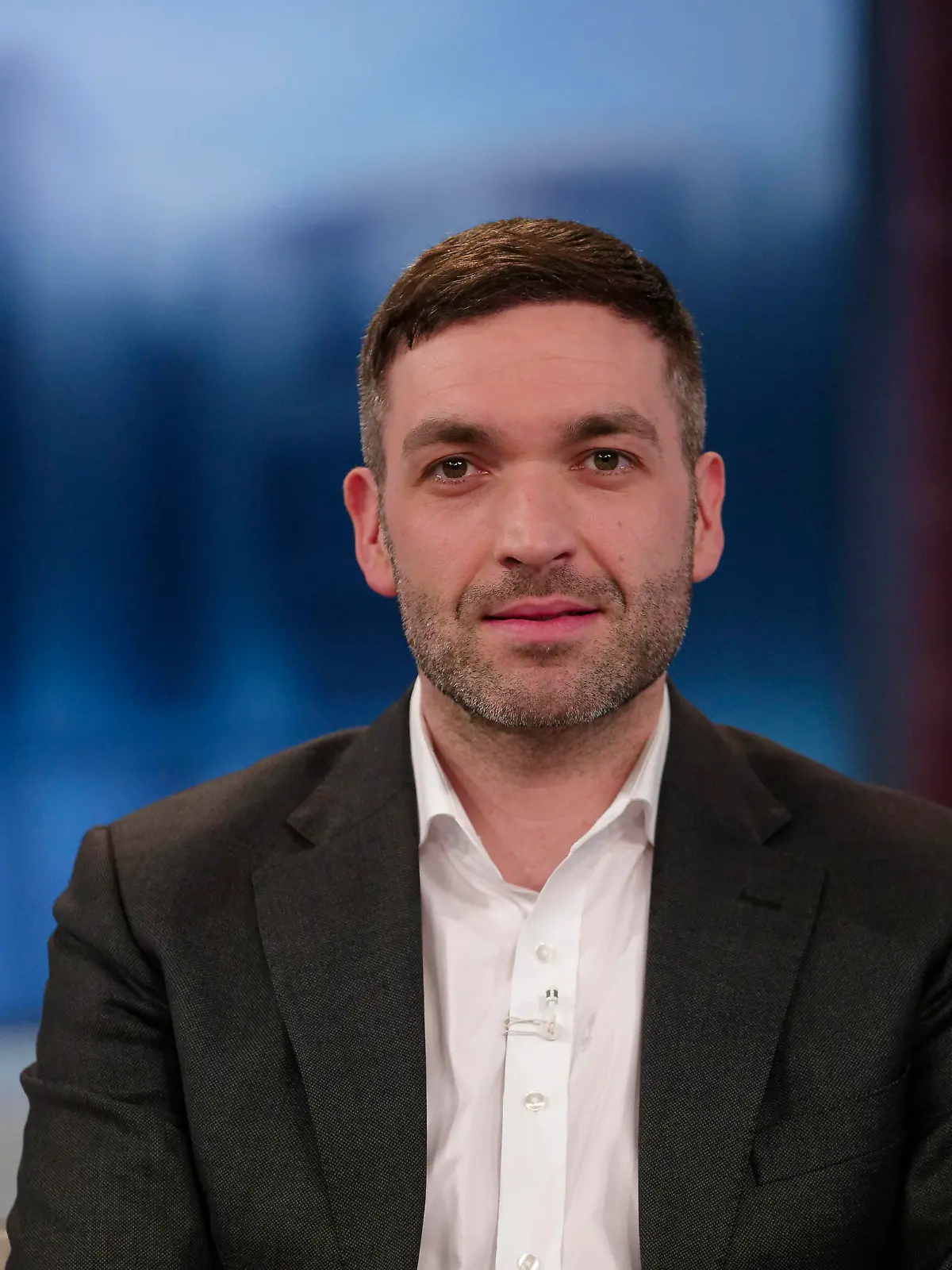 Konstantin Kuhle bei Anne Will 2023-03-26, Deutschland, Berlin - Konstantin Kuhle FDP, Stellvertretender Vorsitzender der Bundestagsfraktion, zu Gast bei Anne Will im Ersten. Thema des ARD-Politiktalks: Schluss mit Gas, Öl, Diesel und Benzin - Hat die Ampel dafuÌˆr einen Plan *** Konstantin Kuhle at Anne Will 2023 03 26, Germany, Berlin Konstantin Kuhle FDP , Deputy Chairman of the Bundestag parliamentary group, as a guest at Anne Will in the First Topic of the ARD Politiktalk end with gas, oil, diesel and gasoline Has the traffic light for this a plan