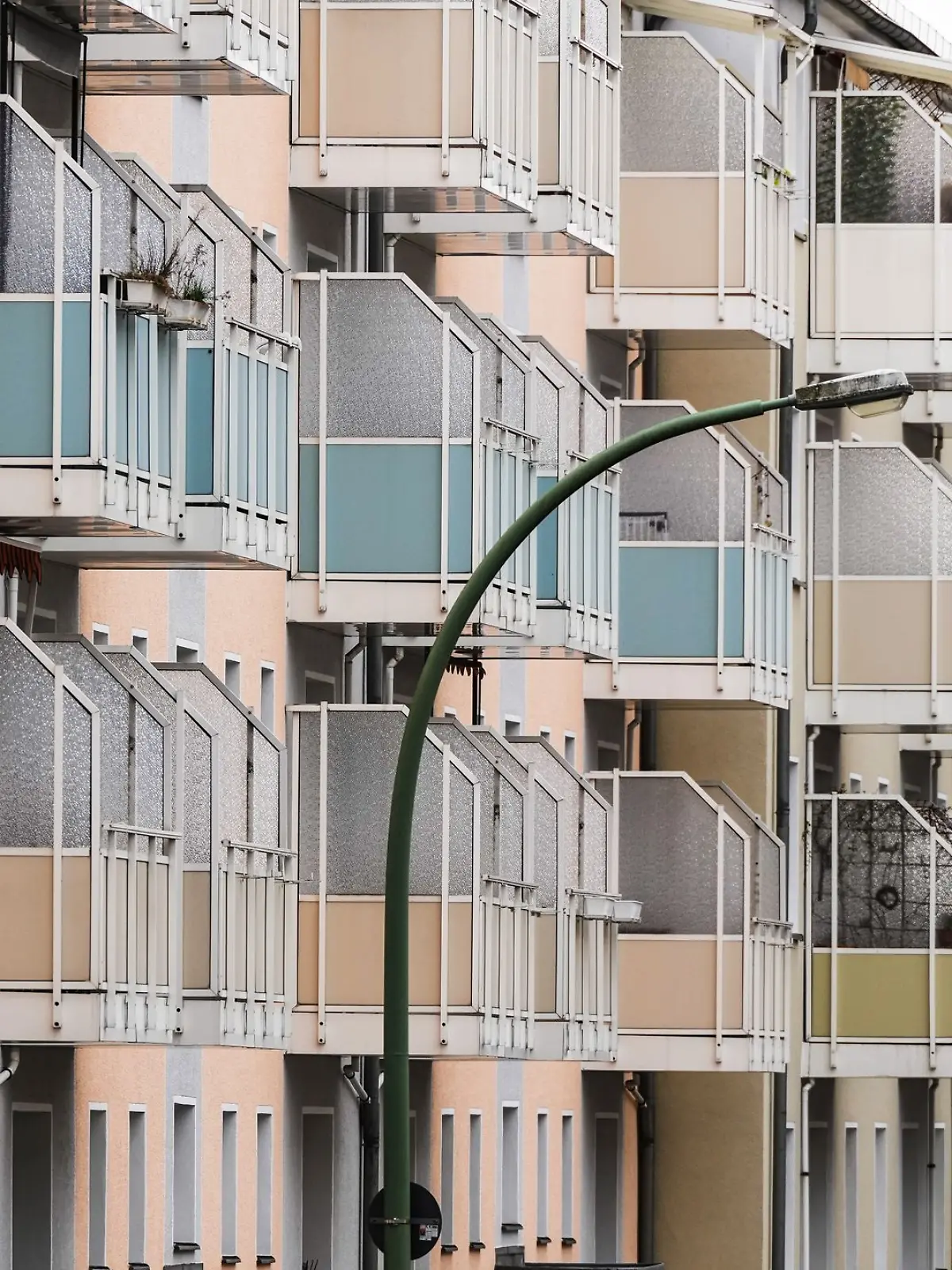 Bild zu: "Mädchen (1) stürzt von Balkon - tot!"