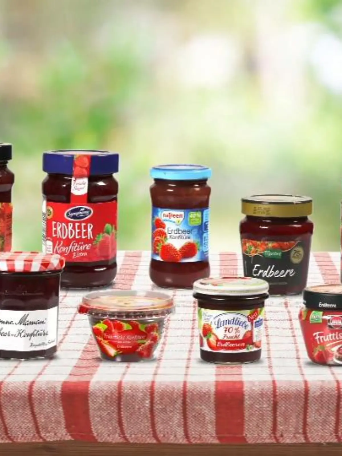 In welcher Erdbeermarmelade steckt am meisten Erdbeere? Unsere Profi-Jury probiert 13 Produkte vom Discounter bis zur Marke und findet einen klaren Testsieger. Welcher das ist, sehen Sie im Video!