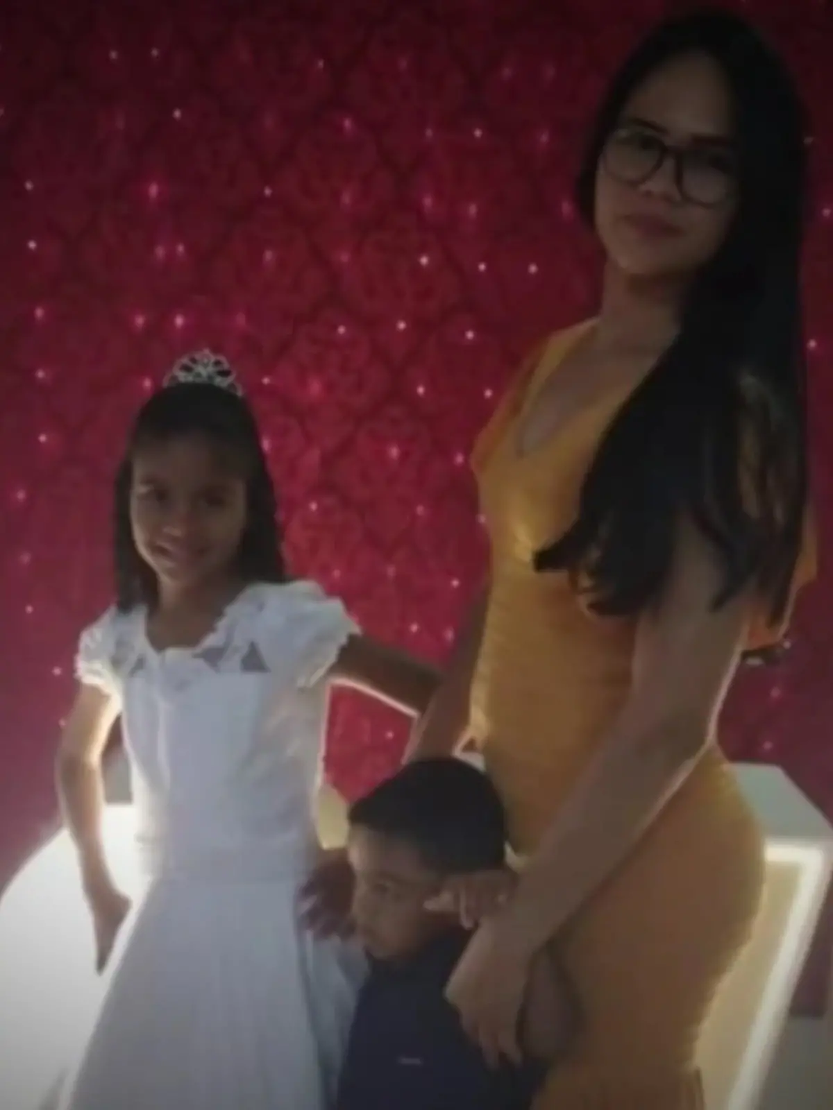 Miriam, ihre Tochter Evelyn (13) und ihr Sohn Luis (7) 