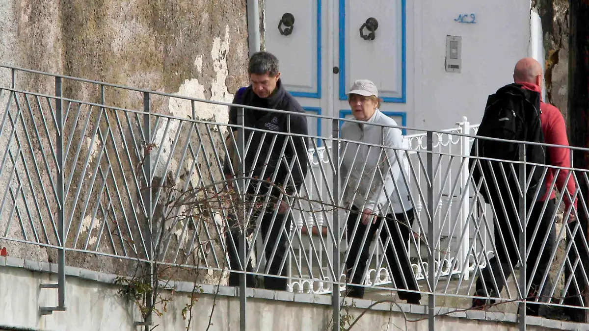 Ischia Nplesi 05 April 2015.German Chancellor Angela Merkel in IschiaPh:FotonewsPictured: The German Chancellor Angela Merkel and her husband Joachim Sauer enter into terme